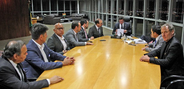 Ministro Luiz Fux durante assinatura de termo de compromisso com o Clube Associativos dos Profis...