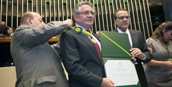 Ministro Marco Aurélio recebe medalha na Camara dos Deputados em 04.12.2013 Ministro Marco Aurélio recebe medalha na Camara dos Deputados