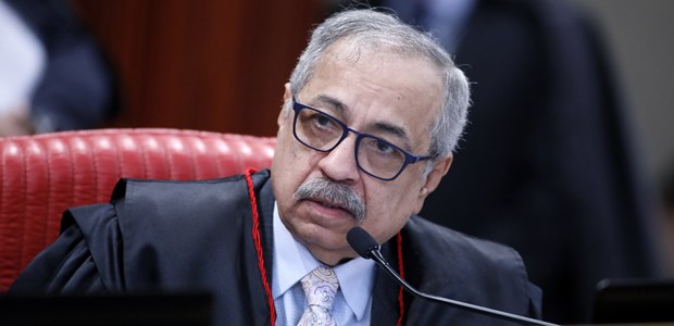 Ministro Og Fernandes durante sessão plenária do TSE