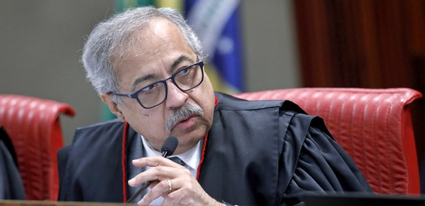 Ministro Og Fernandes durante sessão plenária do TSE