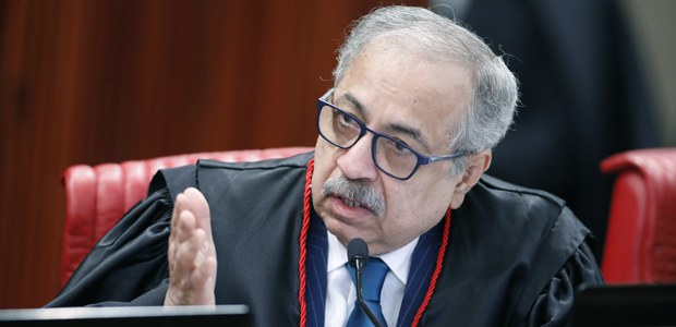 Ministro Og Fernandes durante sessão plenária do TSE