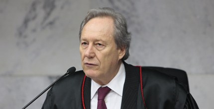 Ministro Ricardo Lewandowski  preside sessão do TSE. Brasilia-DF 01/12/2011. Foto:Carlos Humbert...