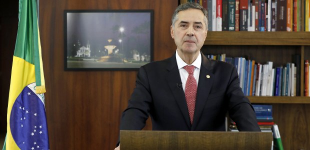 Ministro Roberto Barroso, durante gravação do 1º pronunciamento em rede nacional