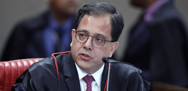 Ministro Sérgio Banhos durante sessão plenária do TSE