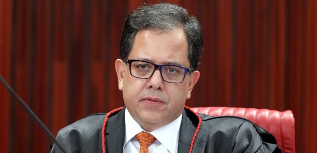 Ministro Sérgio Banhos durante sessão plenária do TSE