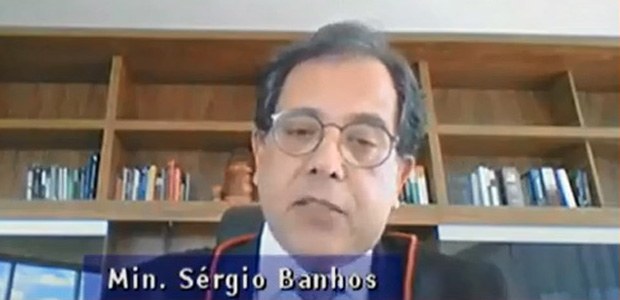 Ministro Sérgio Banhos durante sessão por videoconferência do TSE