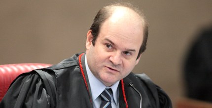 Ministro Tarcísio Vieira de Carvalho Neto durante sessão do TSE