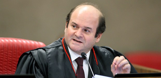 Ministro Tarcísio Vieira de Carvalho Neto durante sessão do TSE 