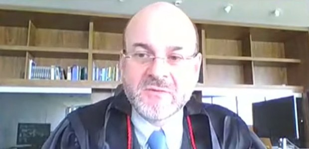 Ministro Tarcisio Vieira de Carvalho Neto durante sessão do TSE por videoconferência, em 26.11.2020 Ministro Tarcisio Vieira de Carvalho Neto durante sessão do TSE por videoconferência