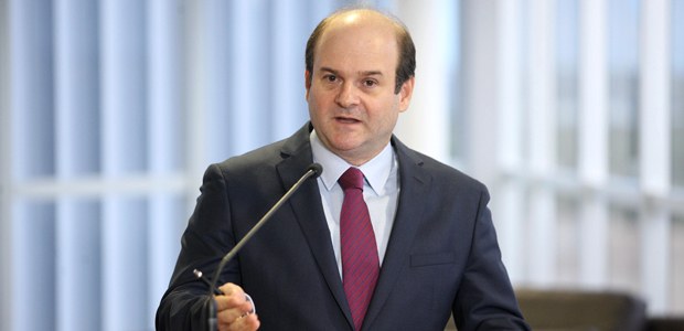Ministro Tarcisio Vieira de Carvalho Neto durante sua posse como diretor da EJE