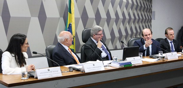 Ministro Tarcisio Vieira de Carvalho Neto e autoridades do TSE durante Audiência Pública na CCJ do Senado Federal em 13.03.2018 Ministro Tarcisio Vieira de Carvalho Neto e autoridades do TSE durante Audiência Pública na CCJ ...