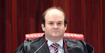 
Ministro Tarcísio Vieira em sessão do TSE em  23.09.2014
