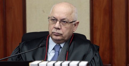 Ministro Teori Albino Zavascki Ministro Teori Albino Zavascki no plenário do TSE.