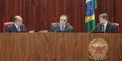 Ministros Gilmar Mendes e Dias Toffoli durante sessão