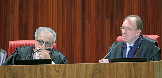 Ministros Og Fernandes e Carlos Horbach, durante sessão plenária do TSE em 20.09.2018 Ministros Og Fernandes e Carlos Horbach, durante sessão plenária do TSE