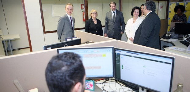 Ministros visitam informática