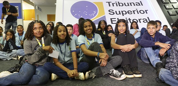 Museu do Voto recebe estudantes do DF e de SP para experiências em cidadania e democracia - 18.0...