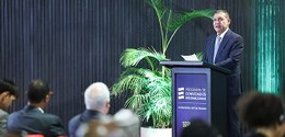 Presidente do TSE diz a convidados internacionais que "é o povo que conduz a eleição". TSE 24/10...