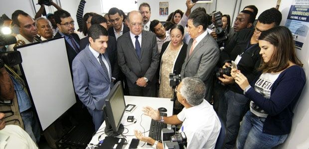 Presidente do TSE inaugura posto da biometria em Salvador Presidente do TSE inaugura posto da biometria em Salvador