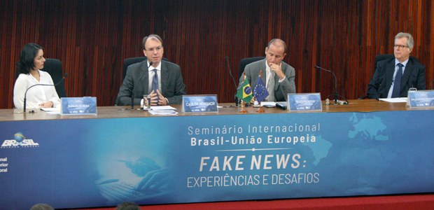 Primeiro painel do Seminário Internacional Fake News 