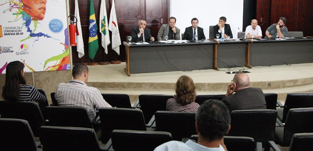 Representantes do TSE tiram duvidas dos associados do SINDIGRAF/DF em 05.09.2016 Representantes do TSE tiram duvidas dos associados do SINDIGRAF/DF em 05.09.2016