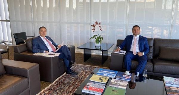 Reunião ministro Luis roberto Barroso e senador Weverton