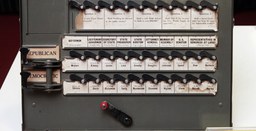 Foto da série Especial Acervo TSE - Acervos Especiais - Protótipo de máquina de votar norte-amer...
