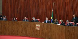 Sessão Administrativa do TSE. Brasília-DF