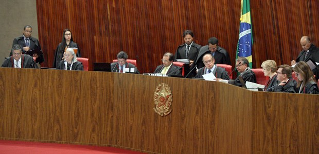 Sessão administrativa do TSE 