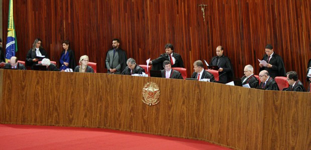 Sessão administrativa do TSE em 19.04.2018 Sessão administrativa do TSE