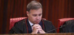 Ministro André Mendonça no plenário do TSE