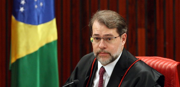 Ministro Dias Toffoli durante sessão plenária do TSE em 03.05.2016