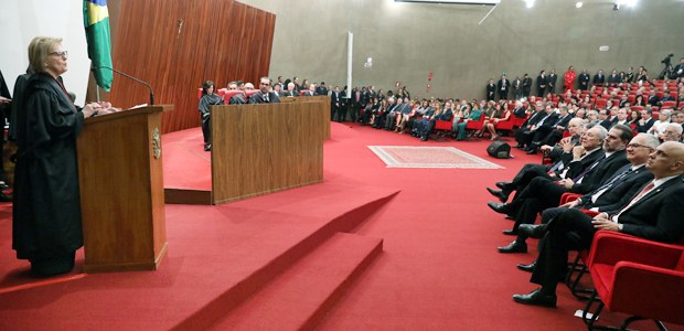 Sessão solene de posse da ministra Rosa Weber como presidente do TSE, ministro Roberto Barroso c...