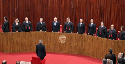 Sessão solene de posse dos ministros Maria Thereza de Assis Moura como corregedora-geral eleitoral e Herman Benjamin como ministro efetivo do TSE em 27.10.2015 Sessão solene de posse dos ministros Maria Thereza de Assis Moura como corregedora-geral eleito...