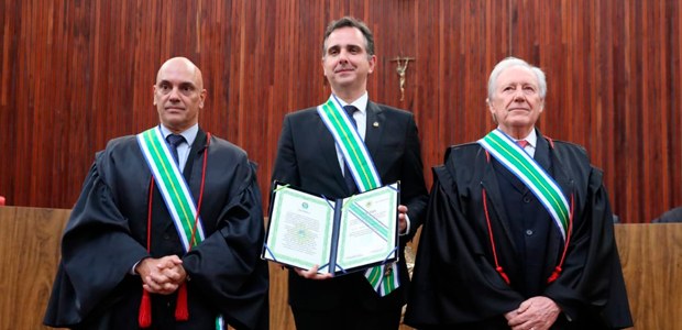Solenidade de outorga da Ordem do Mérito do TSE Assis Brasil ao senador Rodrigo Pacheco em 07.03...