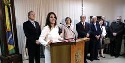 Ministra Luciana Lóssio discursando em sua posse como ministra substituta na classe dos advogados.
