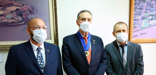 TSE - Ministro Barroso visita Macapá medalha em 05.12.2020 Ministro Barroso visita Macapá medalha