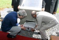 Foto do lançamento da pedra fundamental da nova sede do TSE - 5/12/2005.