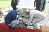 Foto do lançamento da pedra fundamental da nova sede do TSE - 5/12/2005.