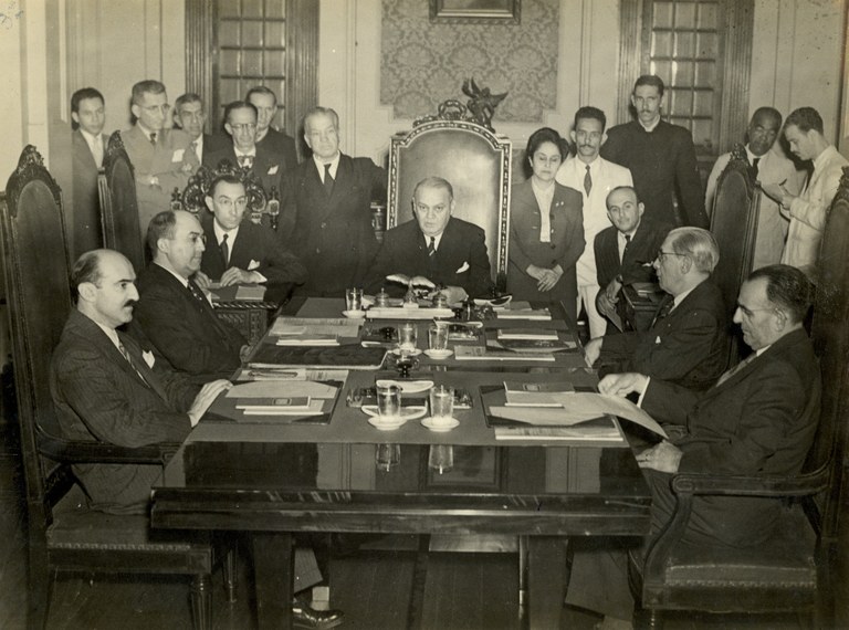 TSE - Registro da sessão de instalação do Tribunal Superior Eleitoral (TSE), em 1º de Junho de 1...