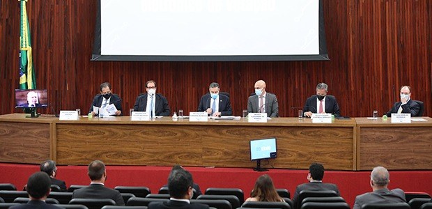 Mesa de abertura da visita técnica de parlamentares ao TSE para apresentação do sistema eletrôni...