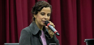 XXI Codeje: cantora com deficiência visual, voz da urna eletrônica, fala sobre inclusão de PcDs ...