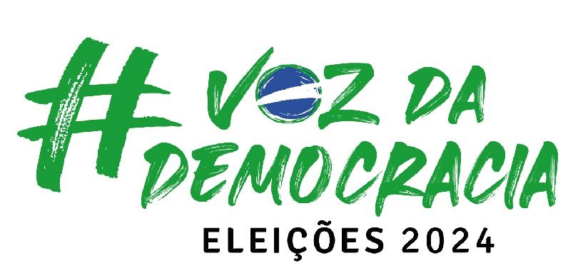 Logotipo com texto em verde #VozDaDemocracia, no qual a letra O representa de forma estilizada o...