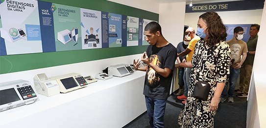 Foto: Alejandro Zambrana/Secom/TSE - Visita guiada em comemoração ao Dia Nacional da Pessoa com ...