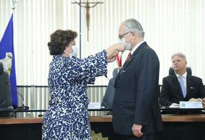 Ministro Fachin recebe medalha TRE-PA