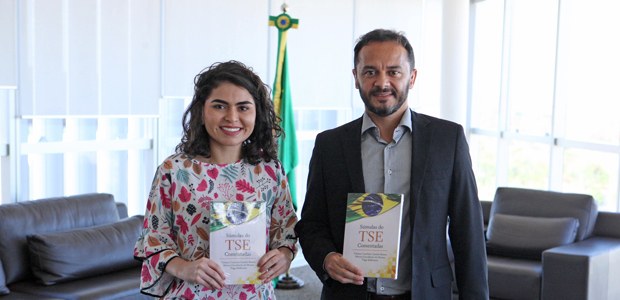 Tatiana Coutinho Castelo Branco e Marcos Carvalhedo de Moraes, autores do livro “Súmulas do TSE Comentadas” Tatiana Coutinho Castelo Branco e Marcos Carvalhedo de Moraes, autores do livro “Súmulas do TSE ...