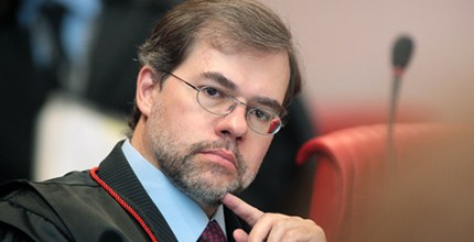 Ministro Dias Toffoli em sessão no TSE